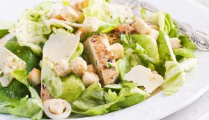 Leichter Salat Caesar
